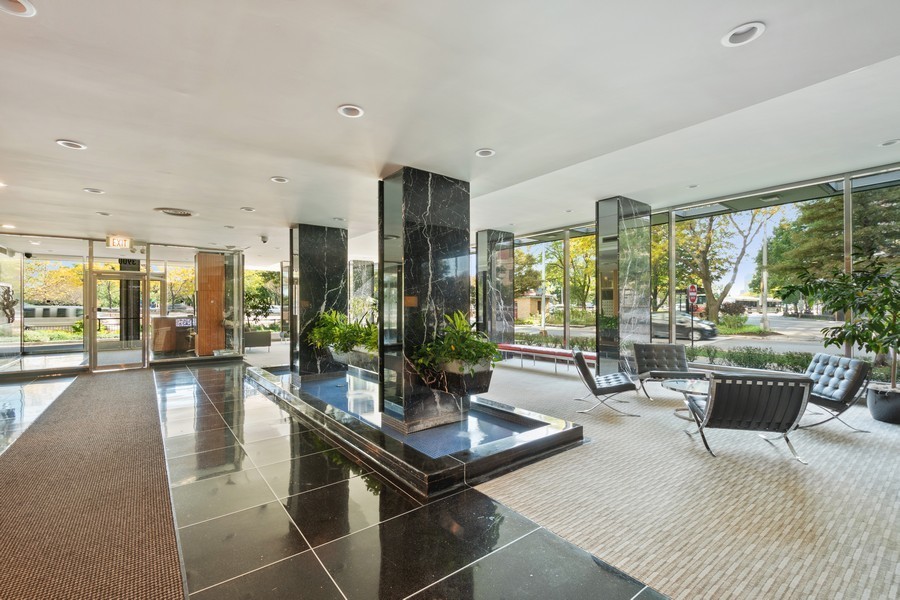 3900 N Lake Shore Drive Unit: 9D