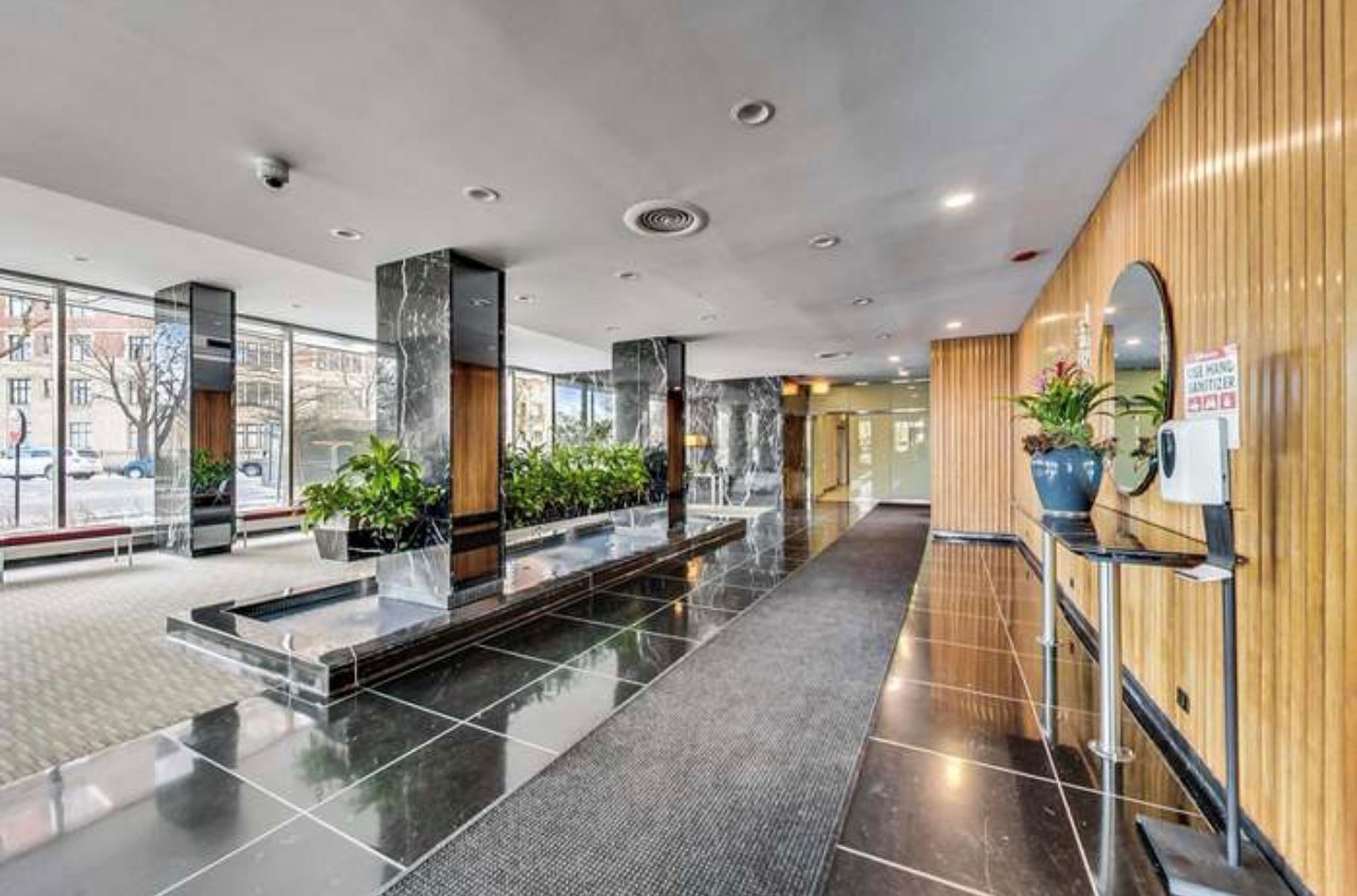 3900 N Lake Shore Drive Unit: 9D