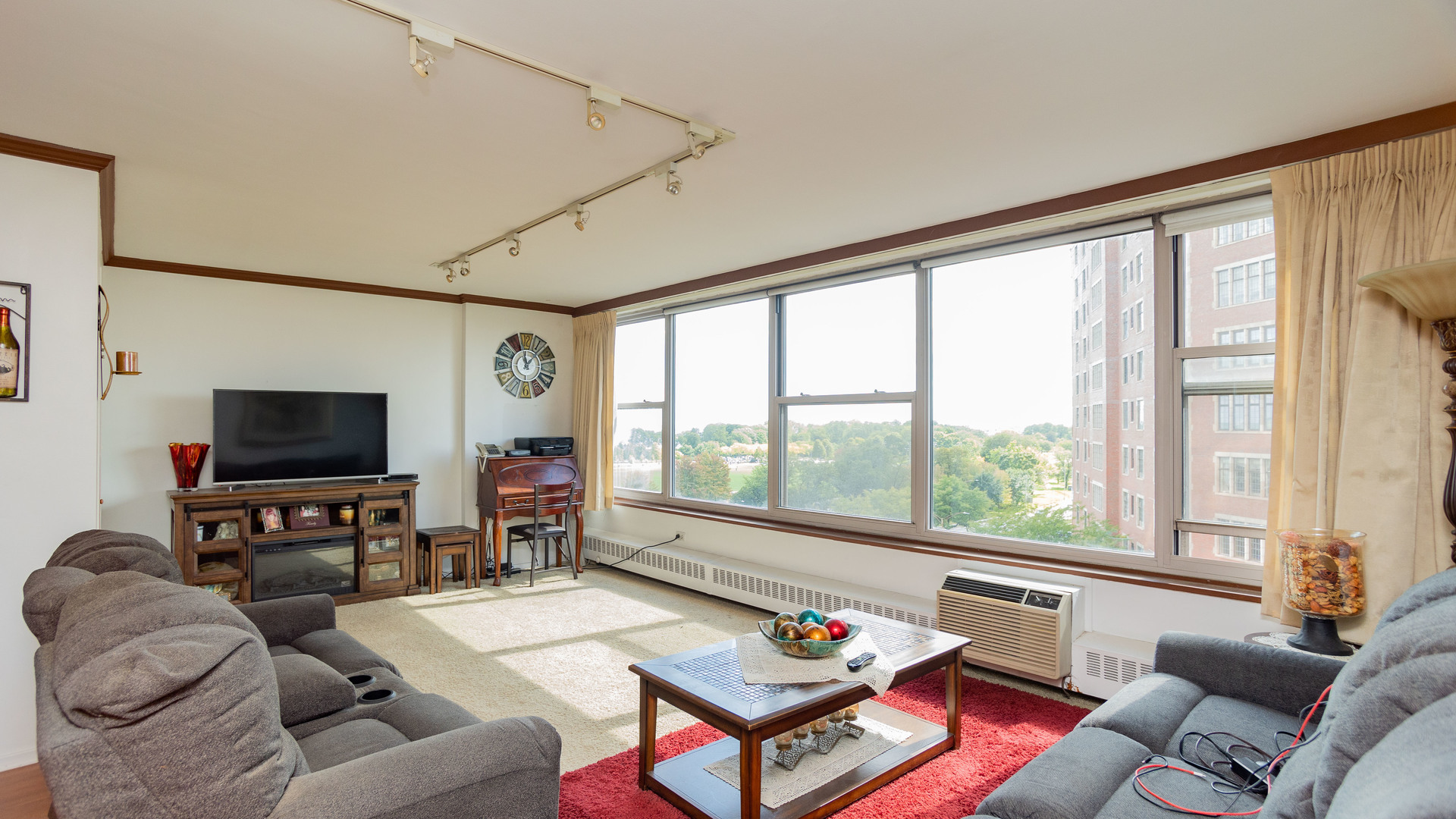 3900 N Lake Shore Drive Unit: 9D