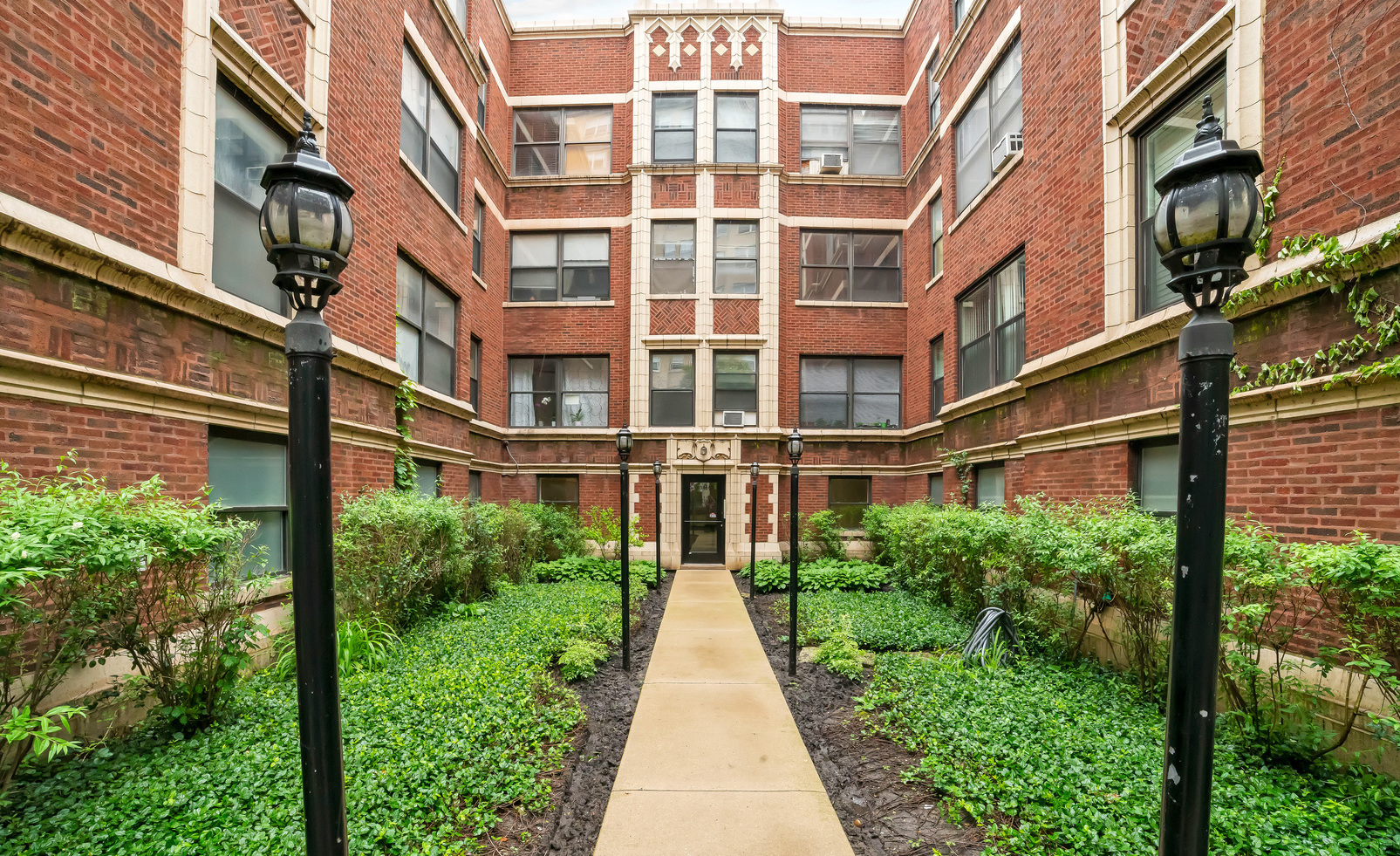 1058 W Granville Avenue Unit: 27