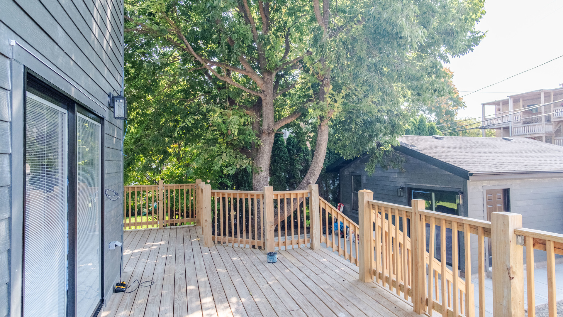 1915 W Balmoral Avenue