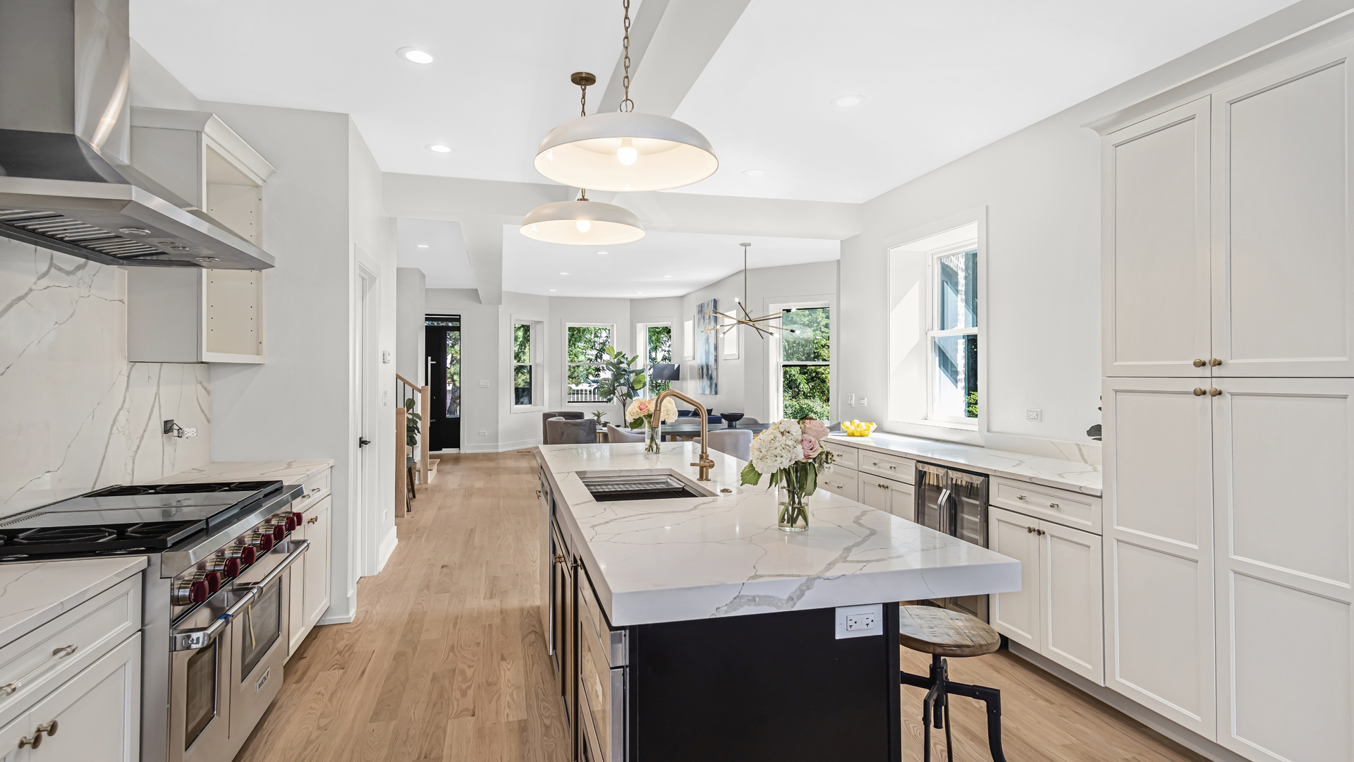 1915 W Balmoral Avenue