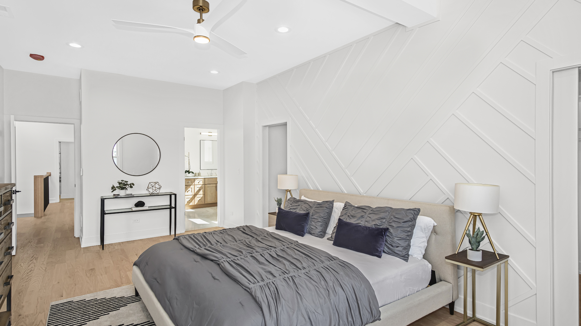 1915 W Balmoral Avenue