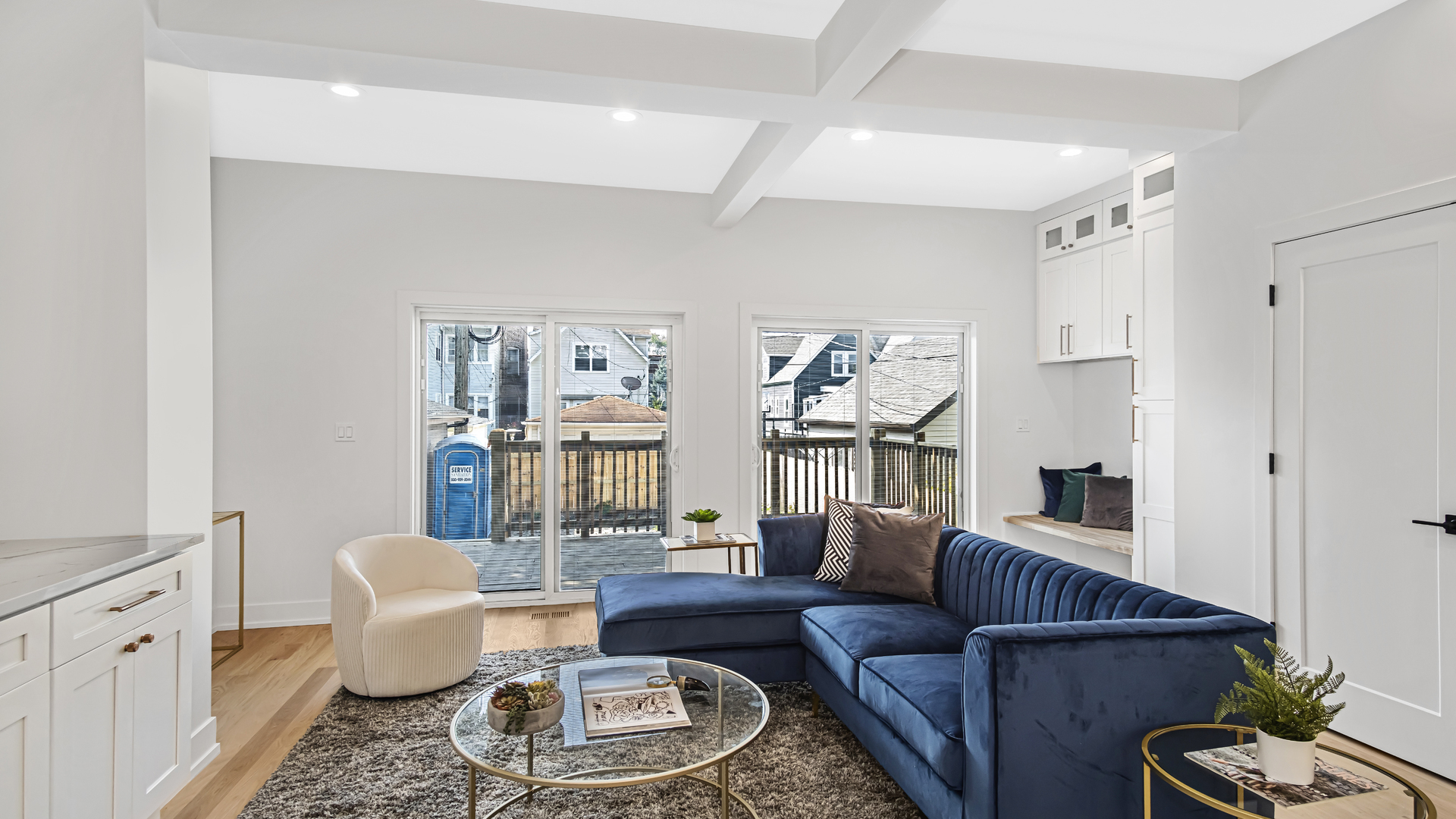 1915 W Balmoral Avenue