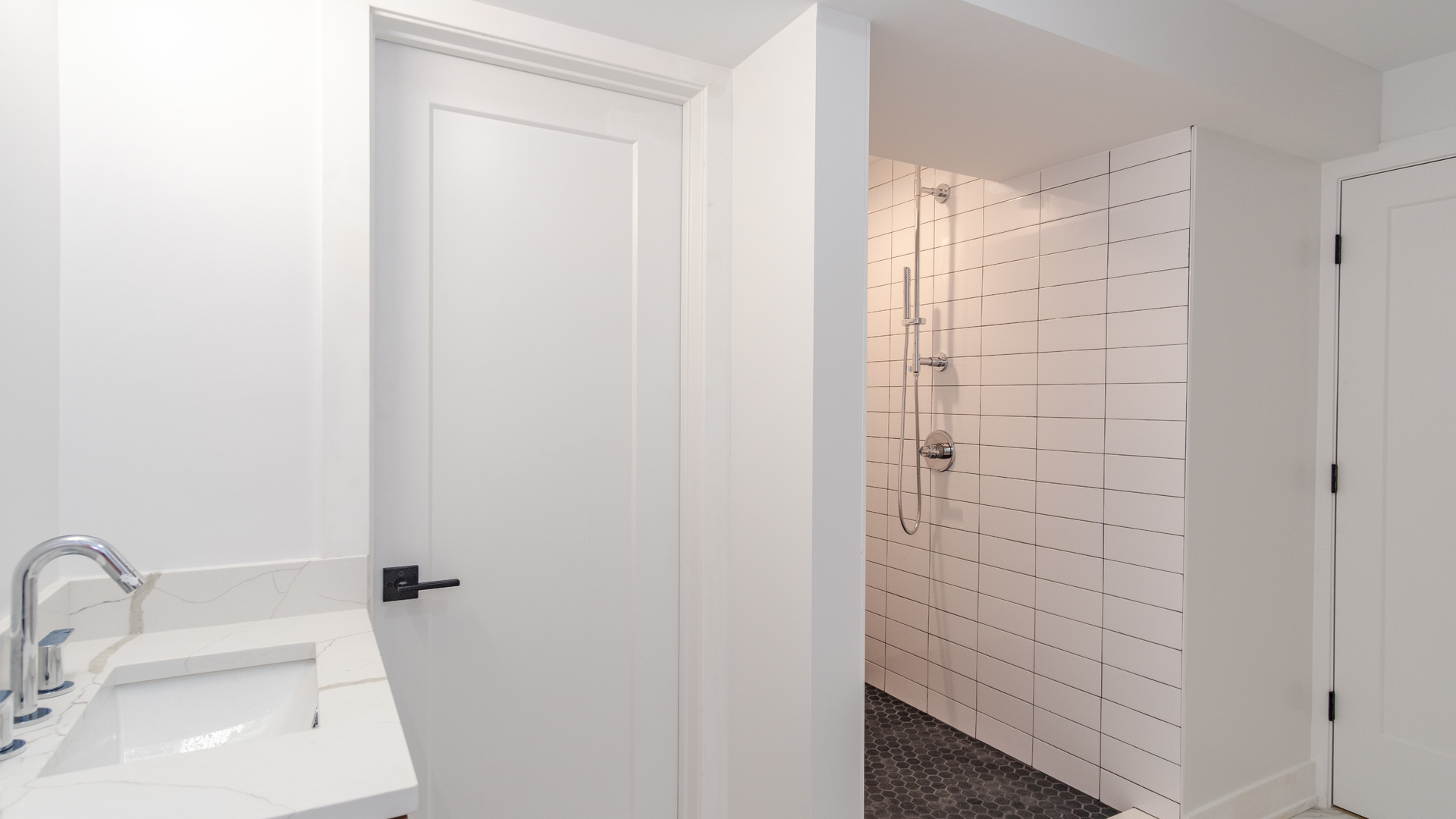 1915 W Balmoral Avenue