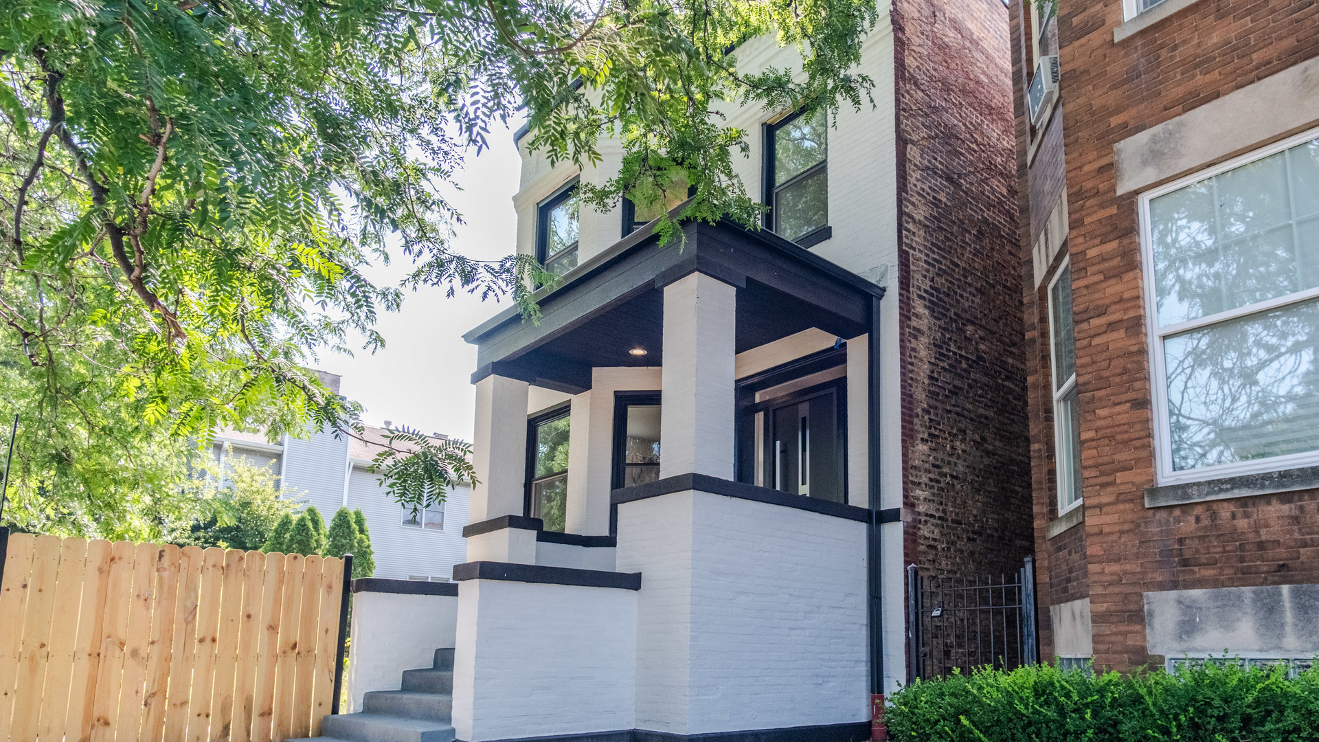 1915 W Balmoral Avenue