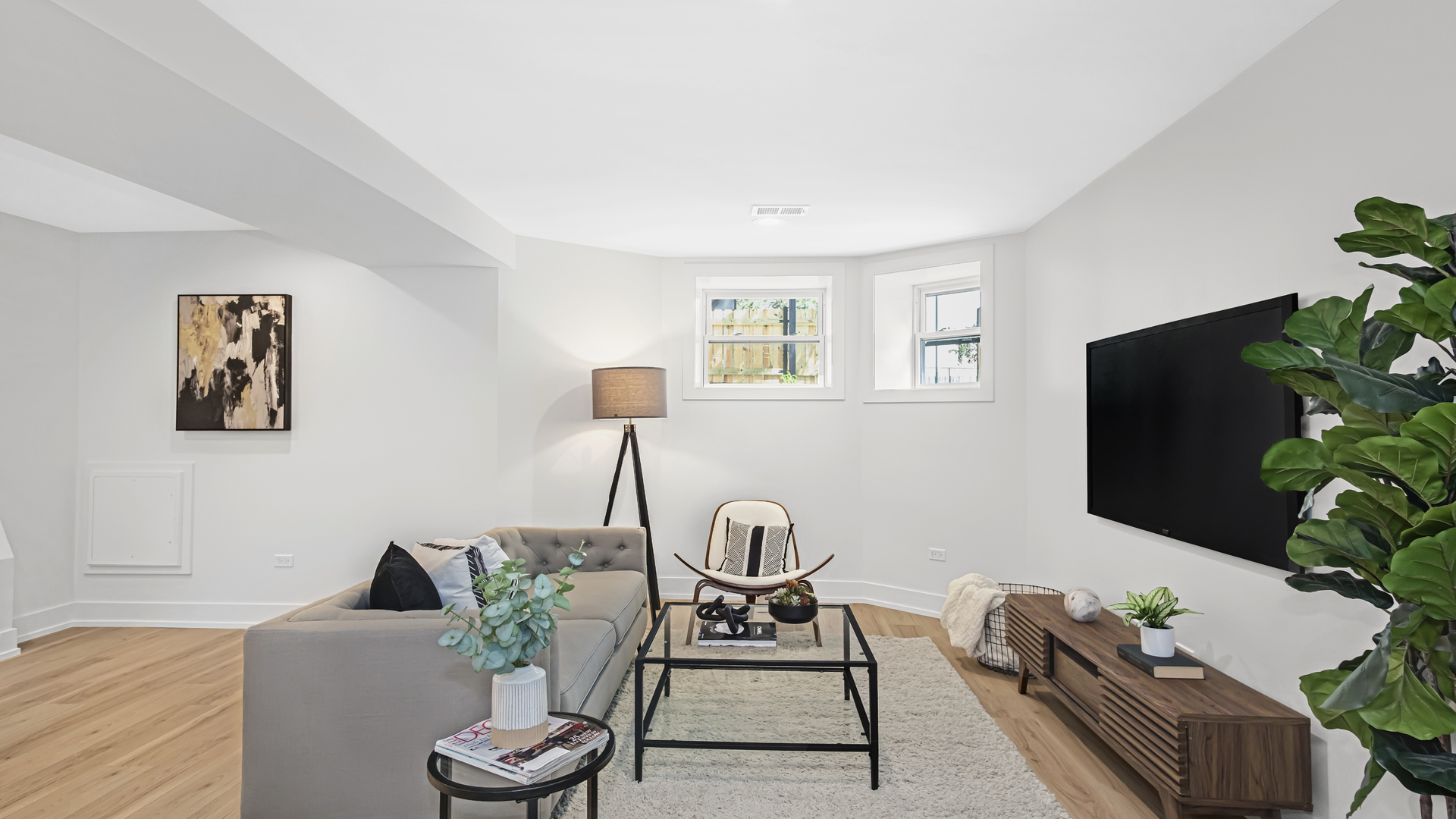 1915 W Balmoral Avenue