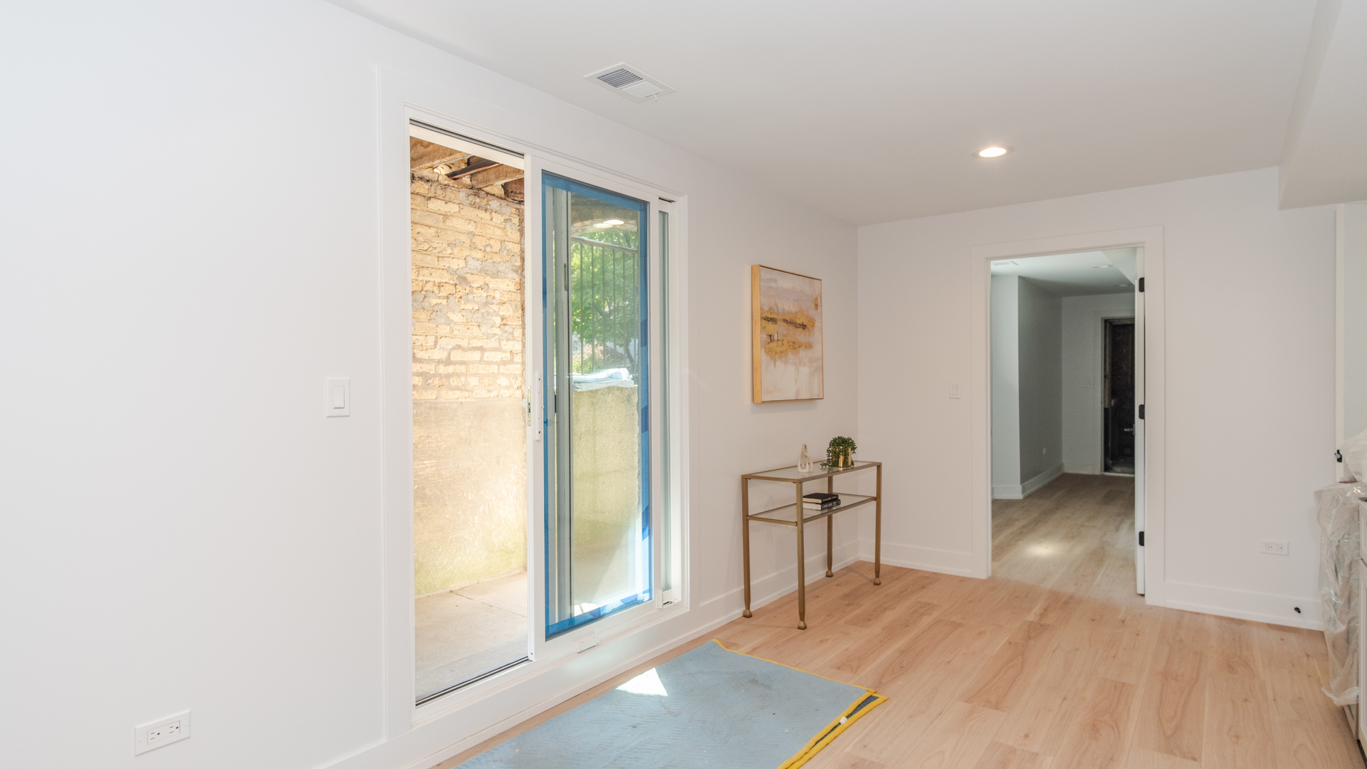 1915 W Balmoral Avenue