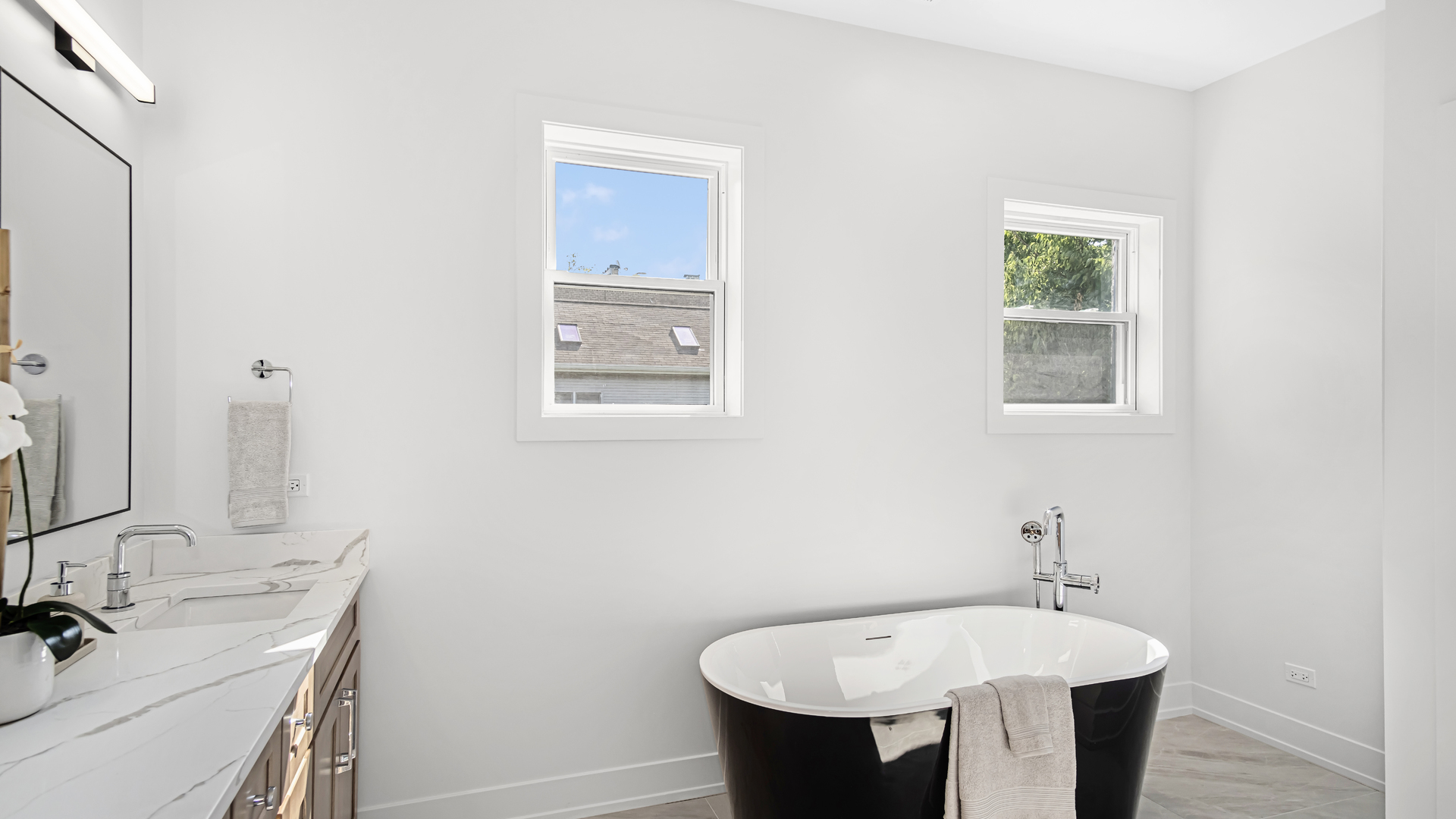 1915 W Balmoral Avenue