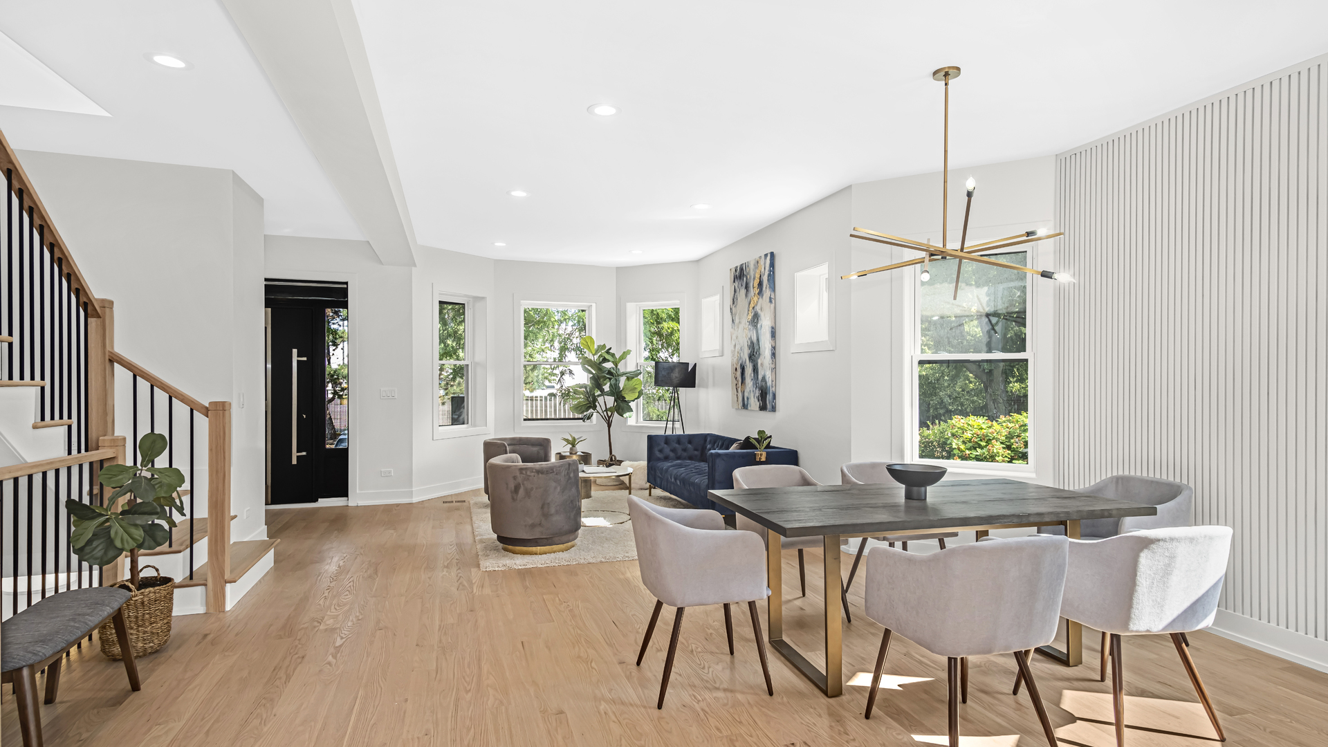 1915 W Balmoral Avenue