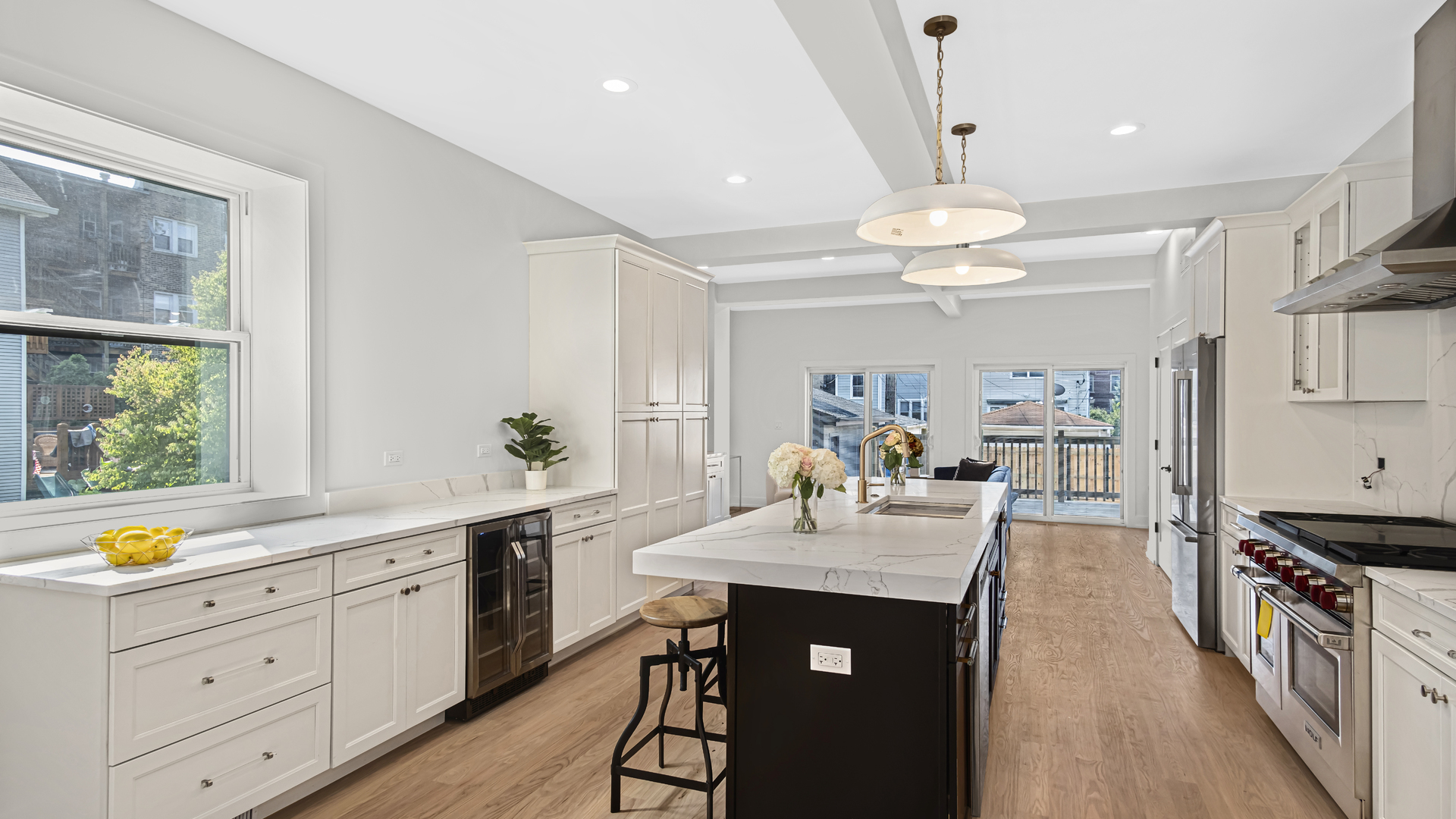 1915 W Balmoral Avenue