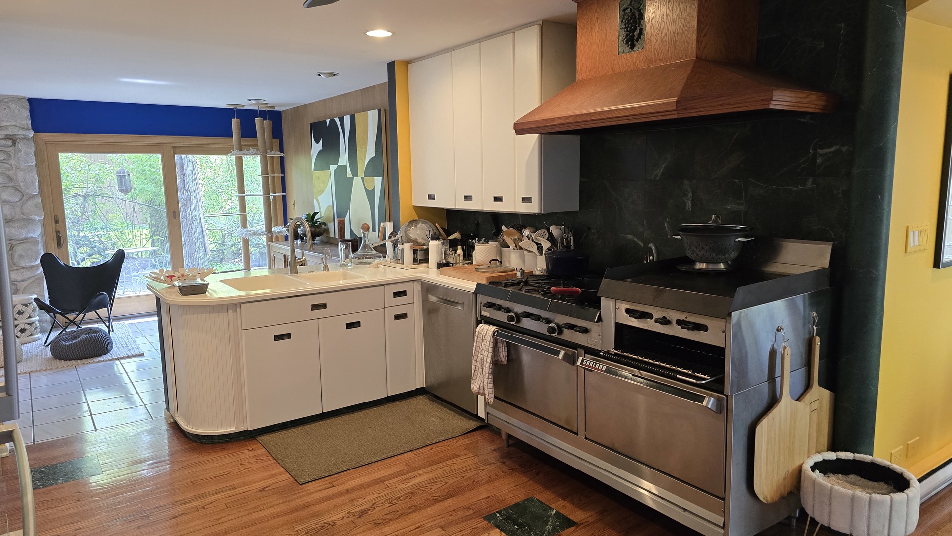 1043 RIDGEWOOD Drive