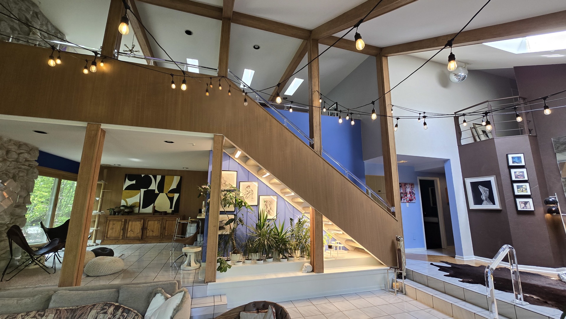 1043 RIDGEWOOD Drive