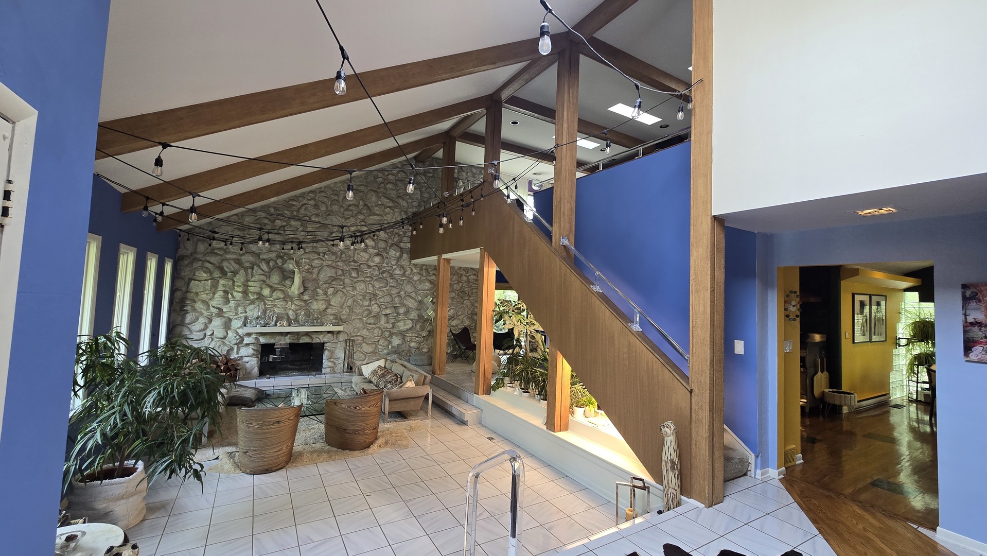 1043 RIDGEWOOD Drive