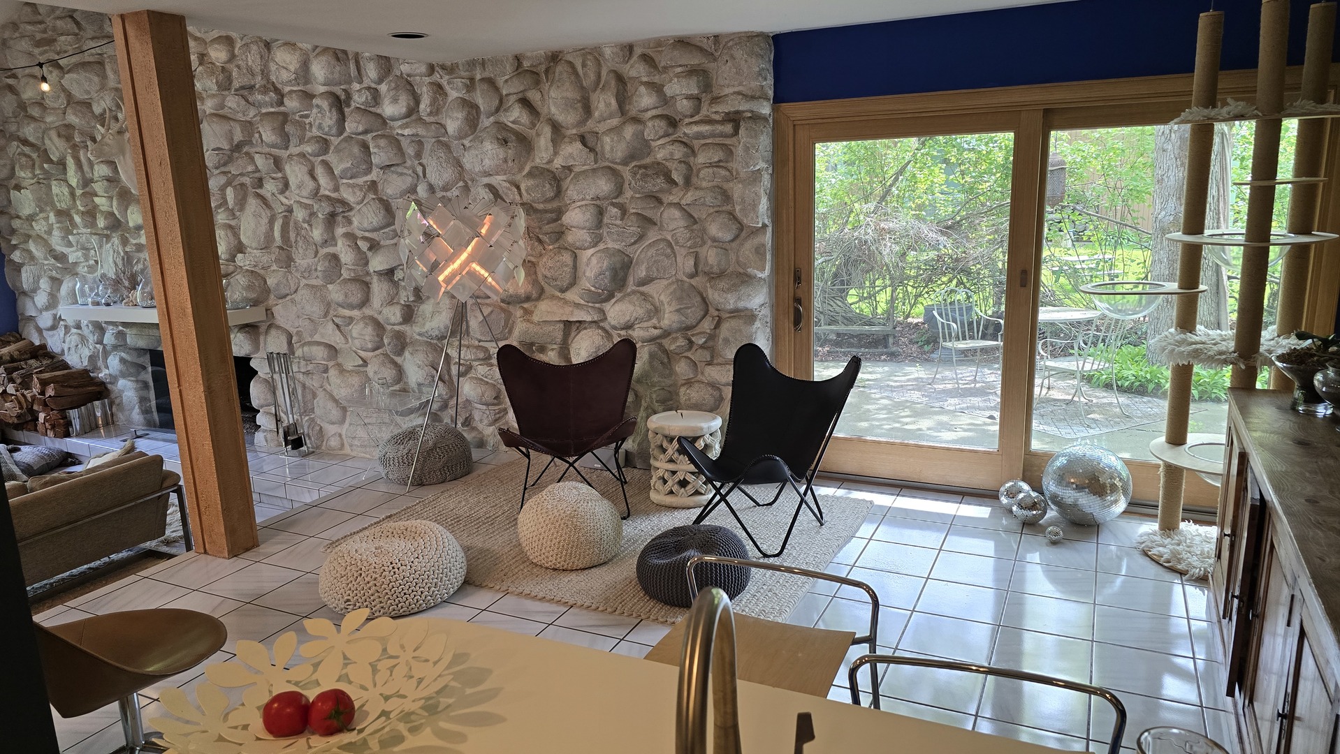 1043 RIDGEWOOD Drive