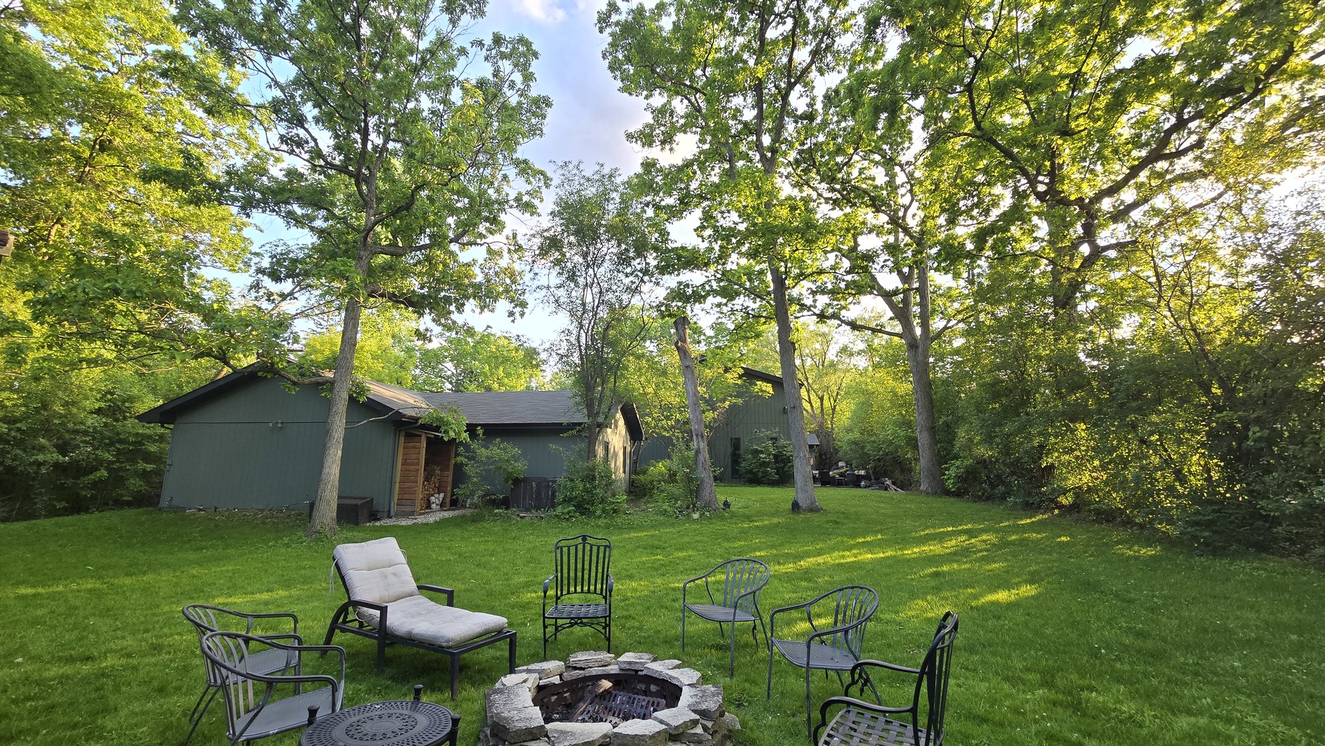 1043 RIDGEWOOD Drive