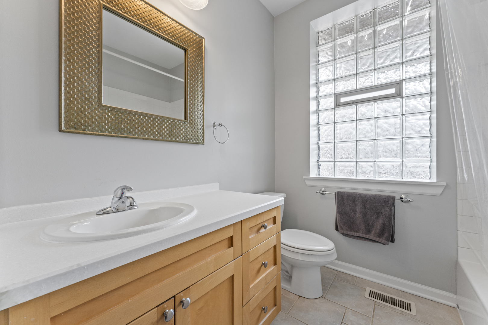 6351 N GLENWOOD Avenue Unit: 1S