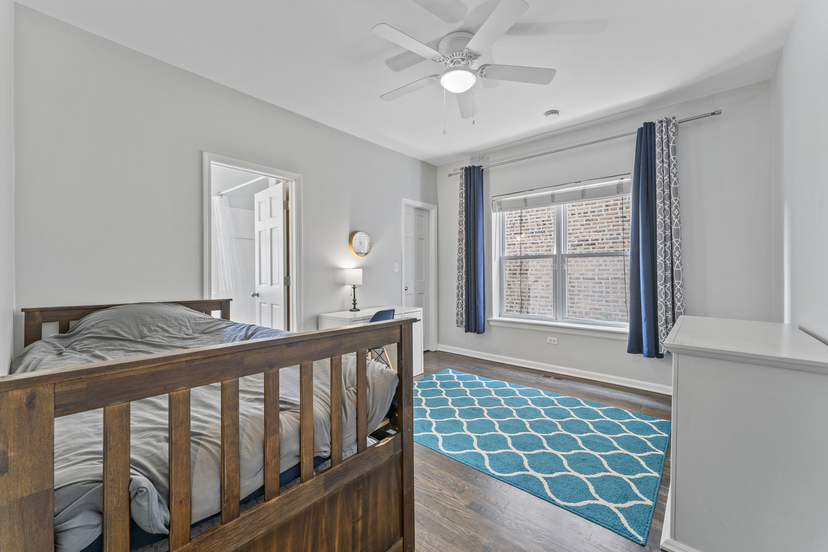 6351 N GLENWOOD Avenue Unit: 1S