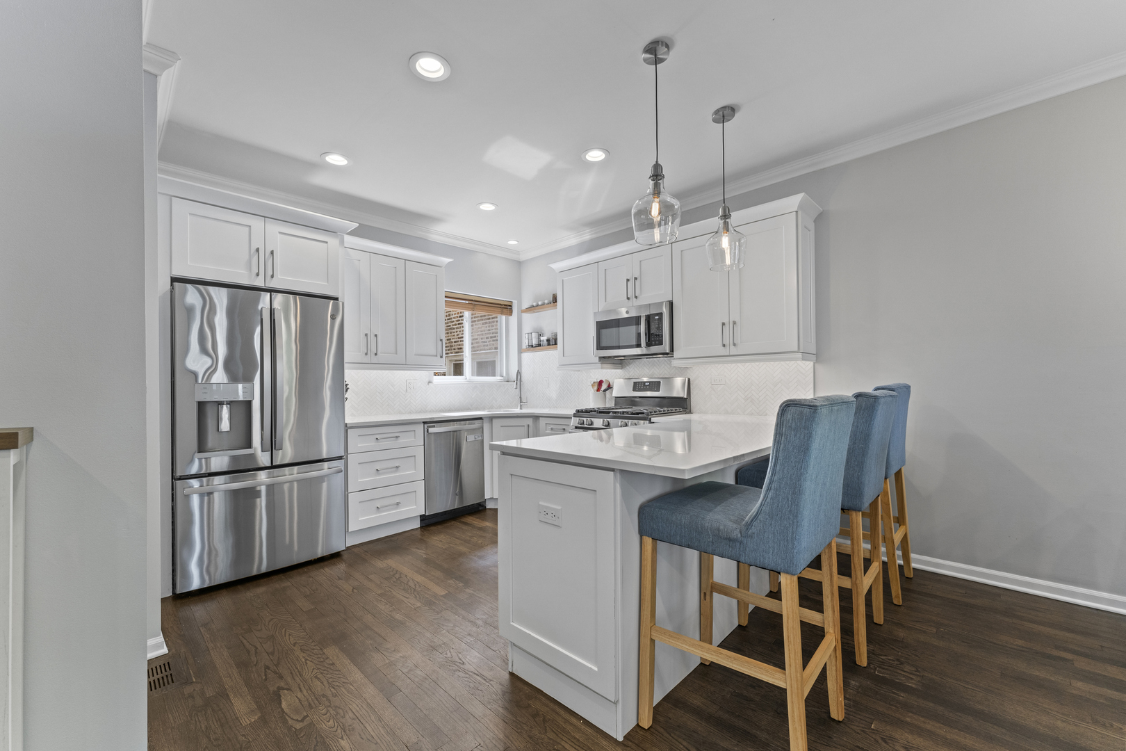 6351 N GLENWOOD Avenue Unit: 1S