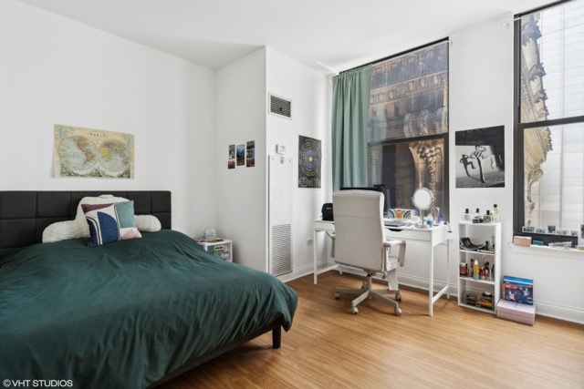 8 W Monroe Street Unit: 2010