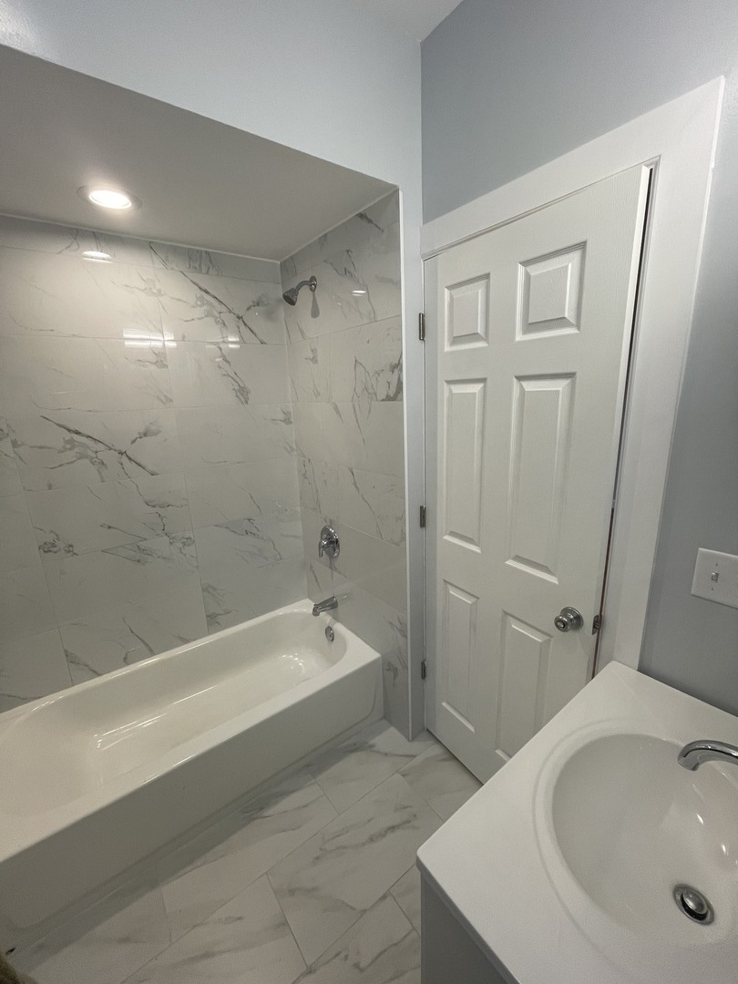 7331 N Honore Street Unit: GA