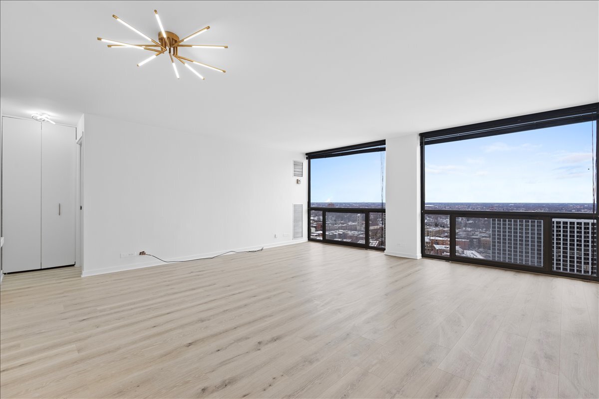 4343 N Clarendon Avenue Unit: 2507