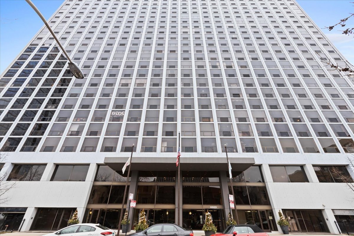 4343 N Clarendon Avenue Unit: 2507