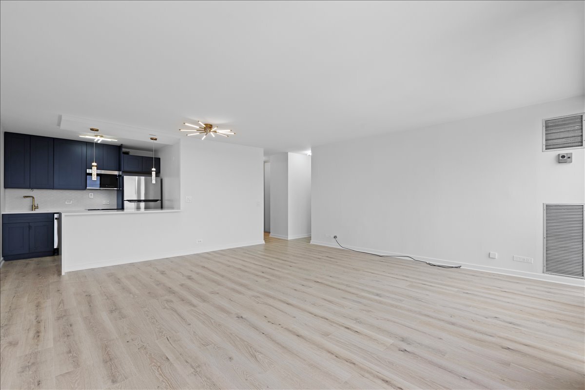 4343 N Clarendon Avenue Unit: 2507