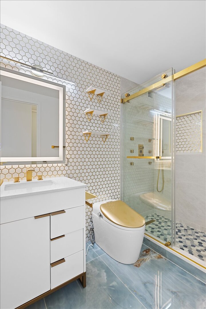 4343 N Clarendon Avenue Unit: 2507