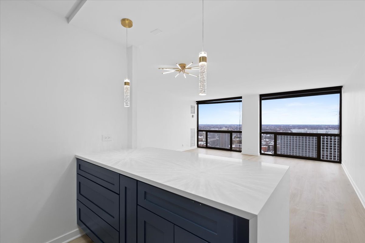 4343 N Clarendon Avenue Unit: 2507