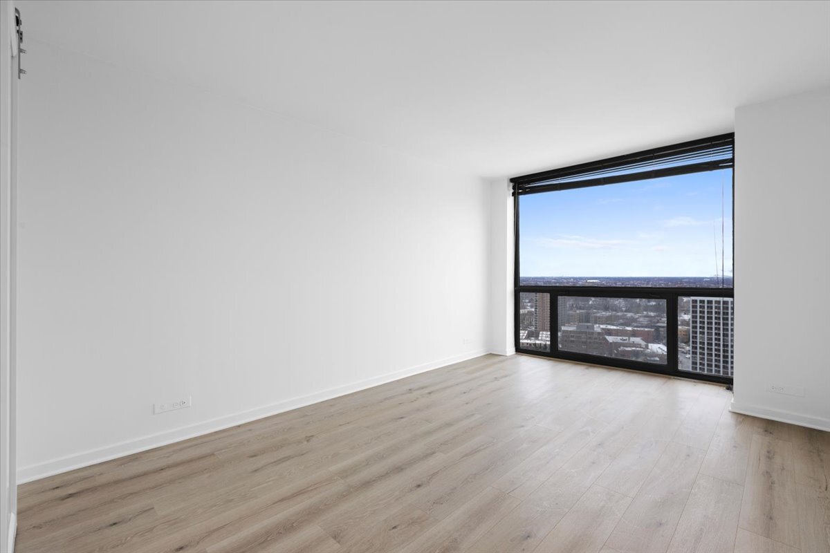 4343 N Clarendon Avenue Unit: 2507