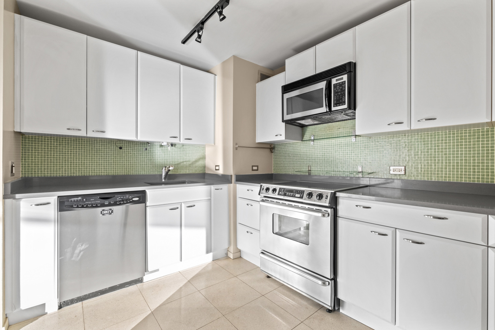 4343 N Clarendon Avenue Unit: 717