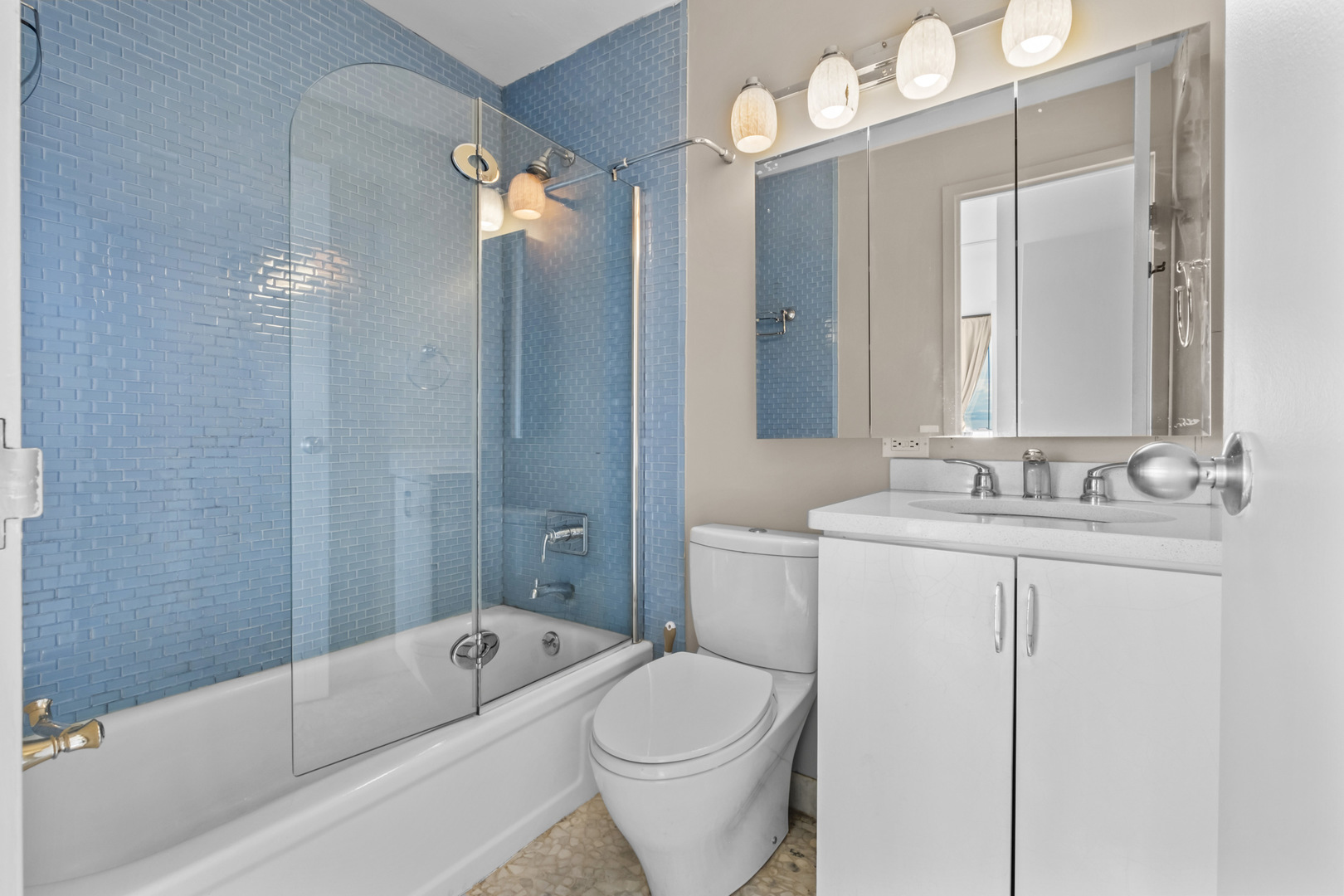 4343 N Clarendon Avenue Unit: 717