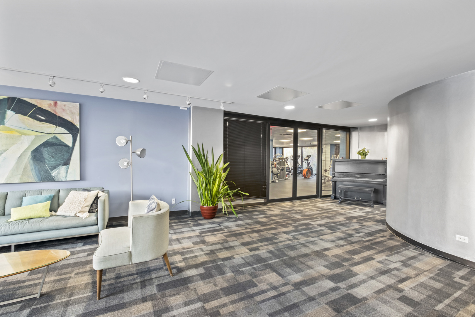 4343 N Clarendon Avenue Unit: 717