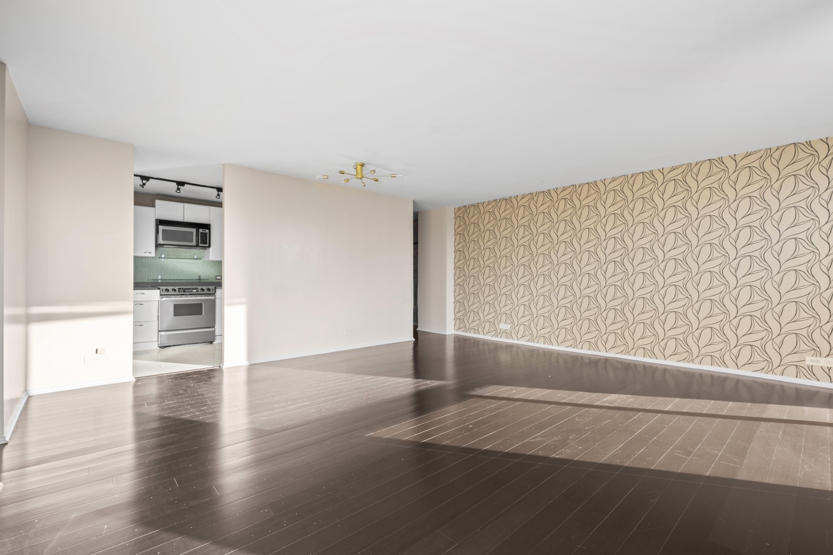 4343 N Clarendon Avenue Unit: 717