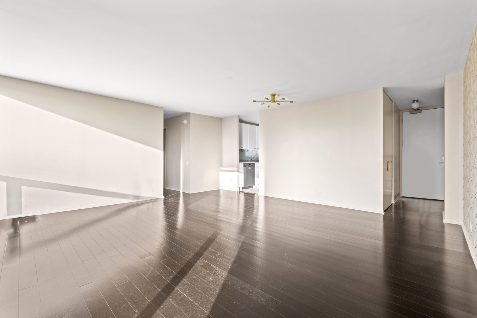 4343 N Clarendon Avenue Unit: 717