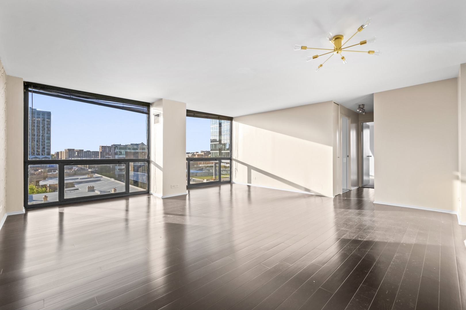 4343 N Clarendon Avenue Unit: 717