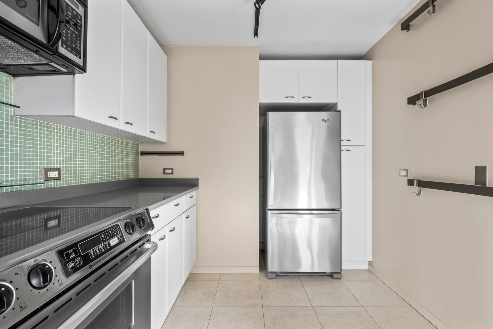 4343 N Clarendon Avenue Unit: 717