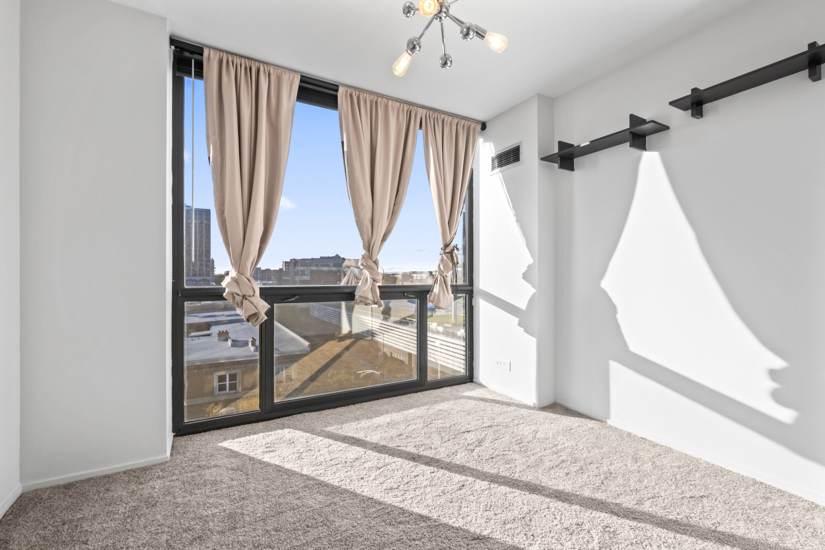 4343 N Clarendon Avenue Unit: 717