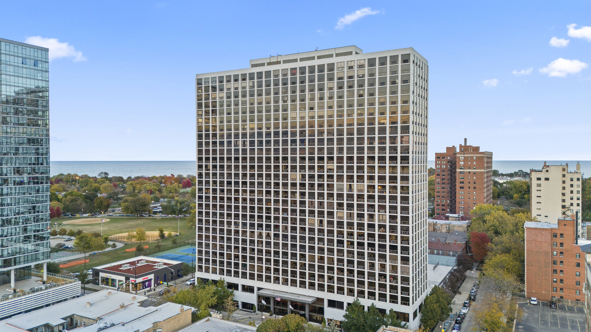 4343 N Clarendon Avenue Unit: 717
