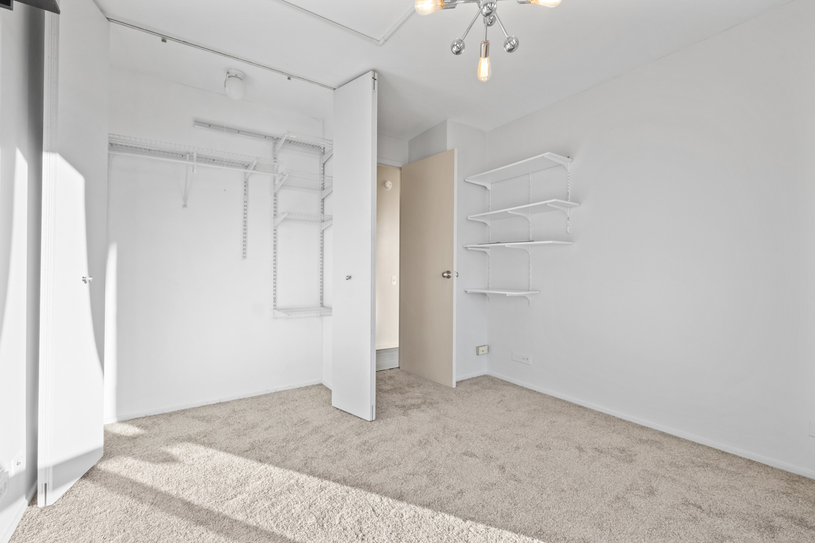 4343 N Clarendon Avenue Unit: 717