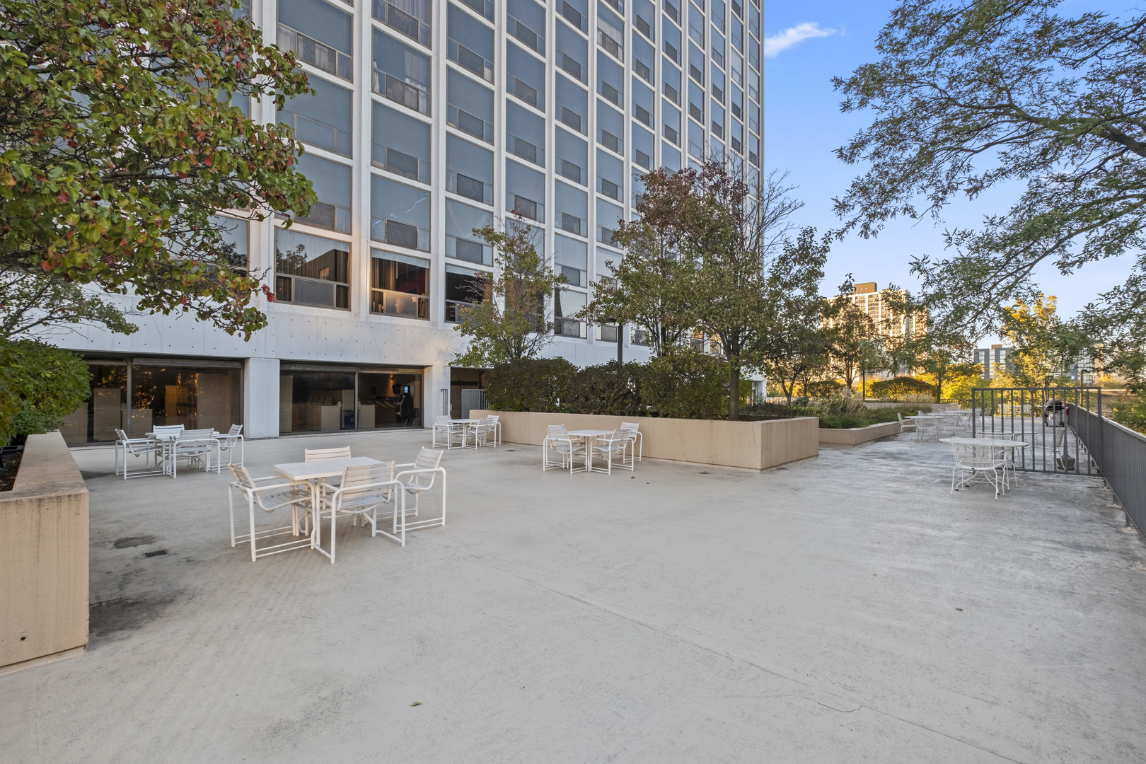 4343 N Clarendon Avenue Unit: 717