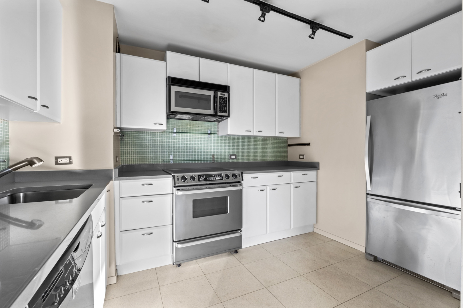 4343 N Clarendon Avenue Unit: 717