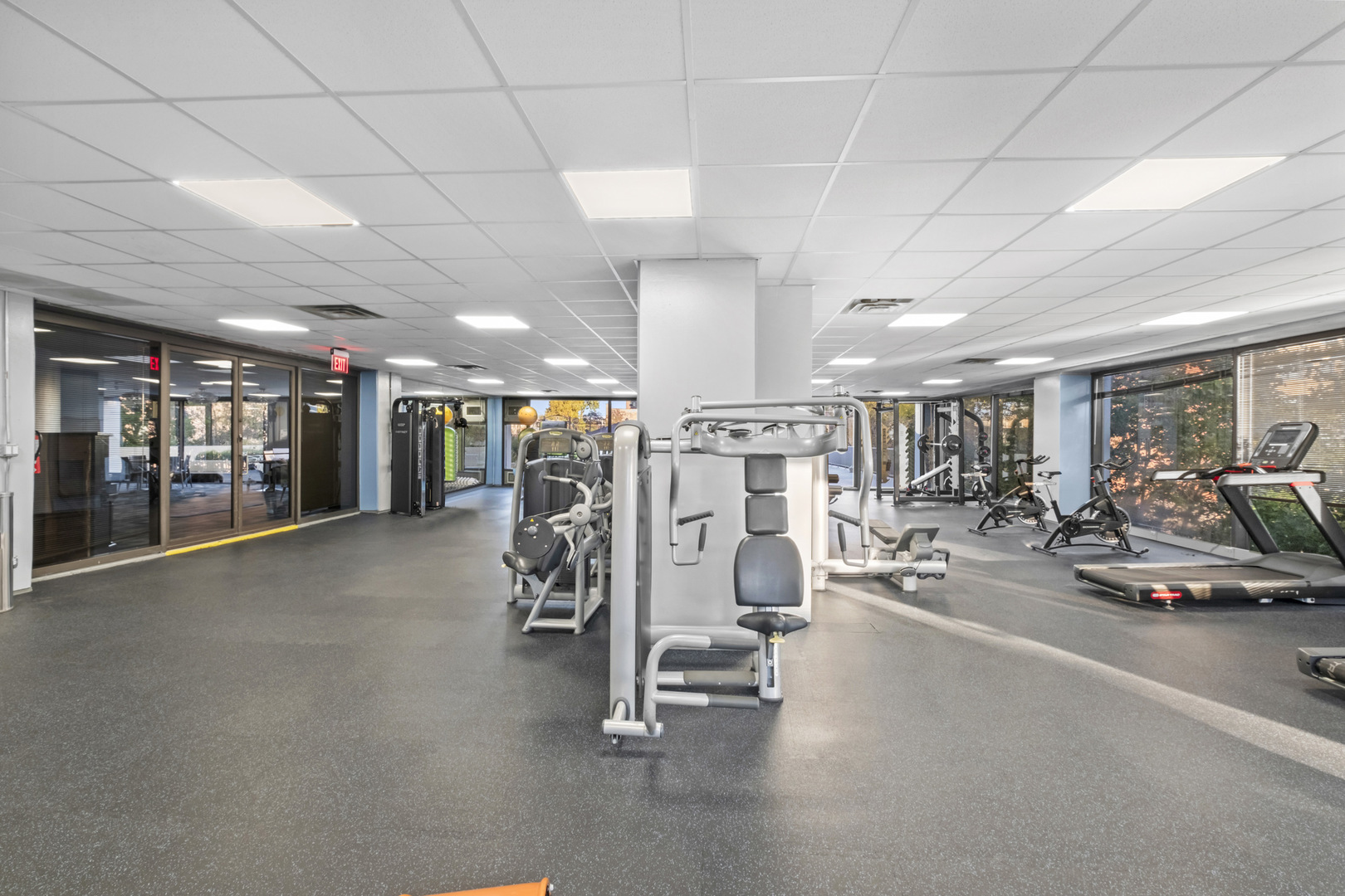 4343 N Clarendon Avenue Unit: 717