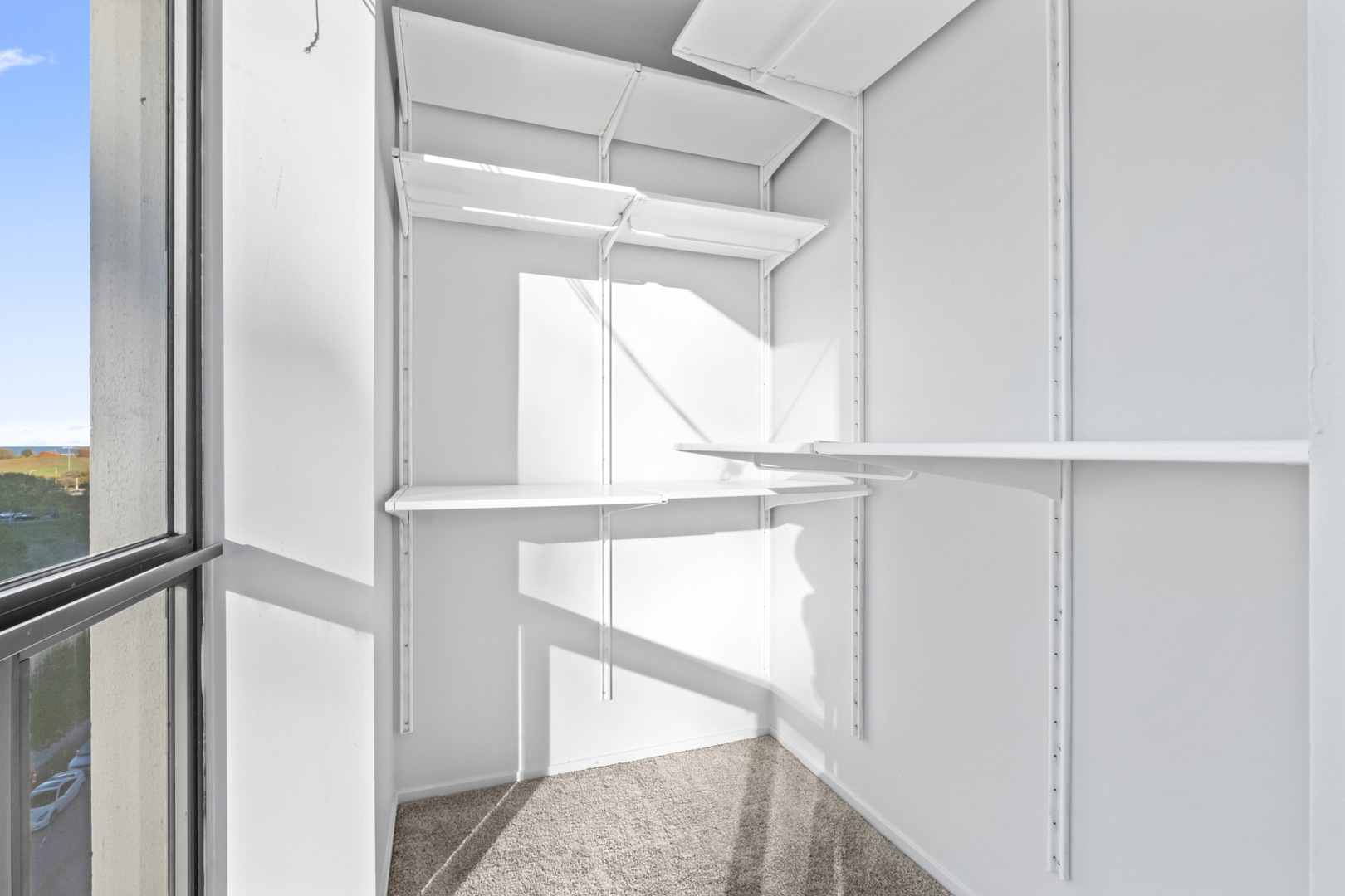 4343 N Clarendon Avenue Unit: 717