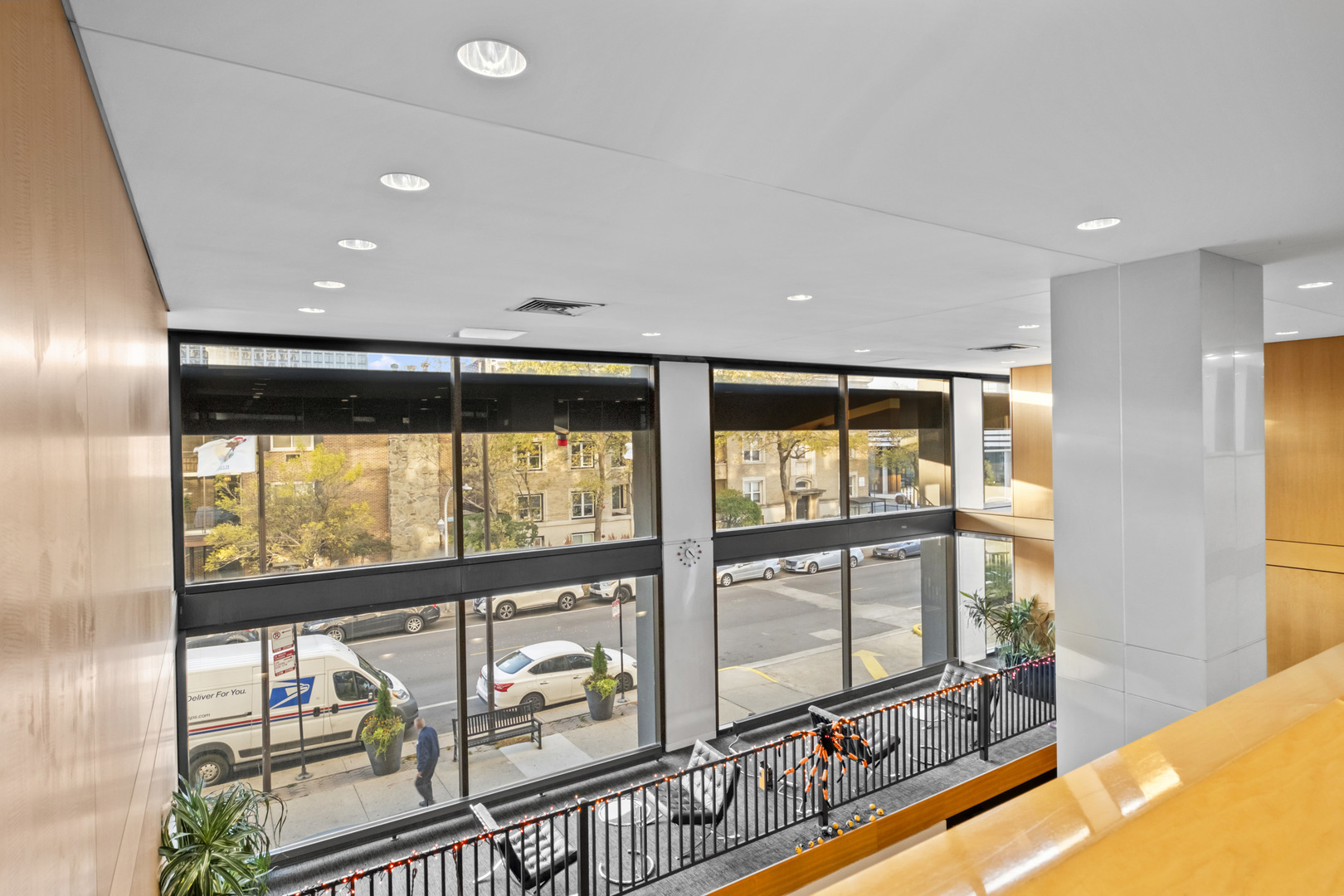 4343 N Clarendon Avenue Unit: 717