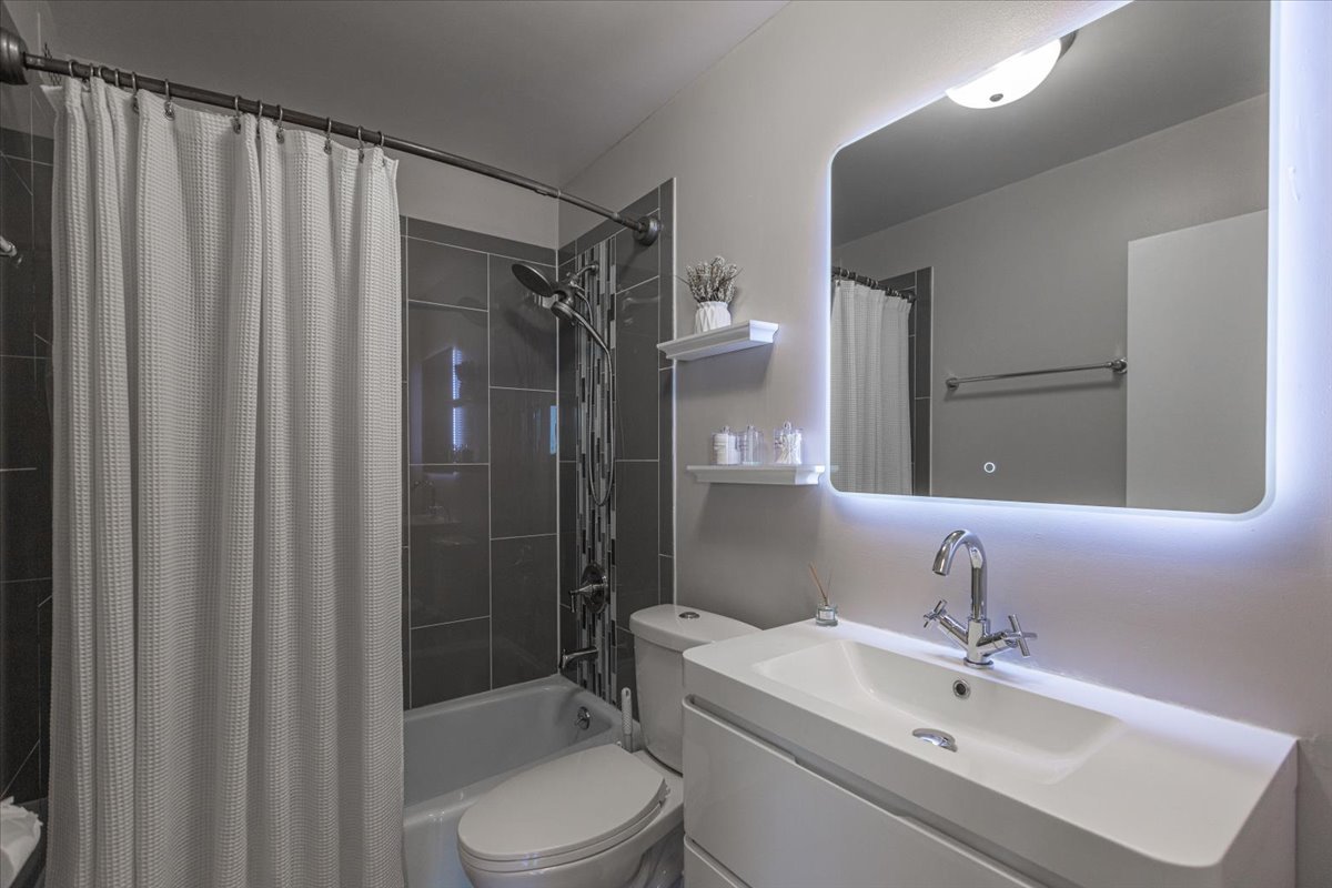 5445 N Sheridan Road Unit: 1905