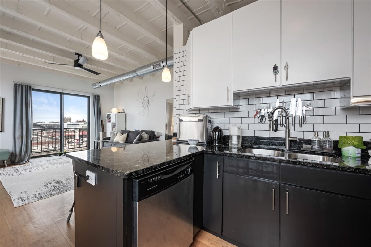 1791 W Howard Street Unit: 405