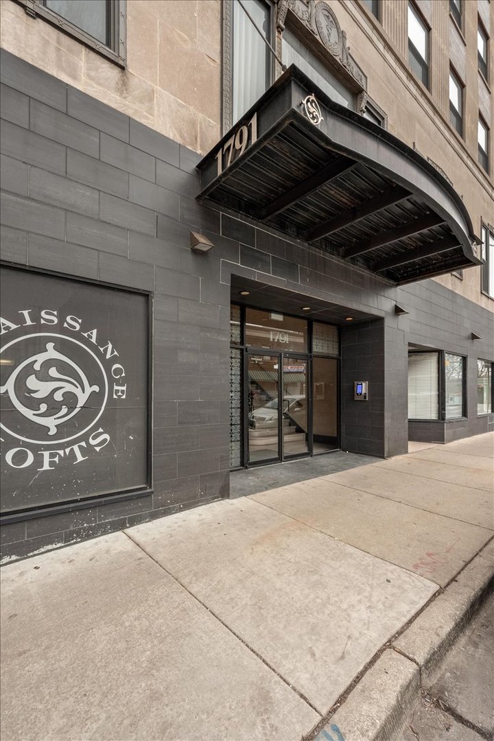 1791 W Howard Street Unit: 405