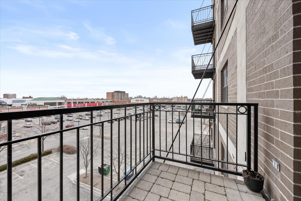 1791 W Howard Street Unit: 405